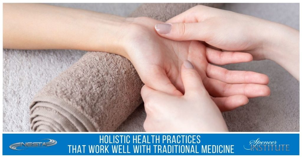 holistic-health-practices-that-combine-with-traditional-medicine